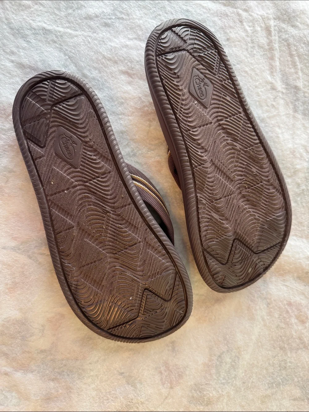 Like new! Womens Chaco Classic Flip Flops SZ 8 Purple